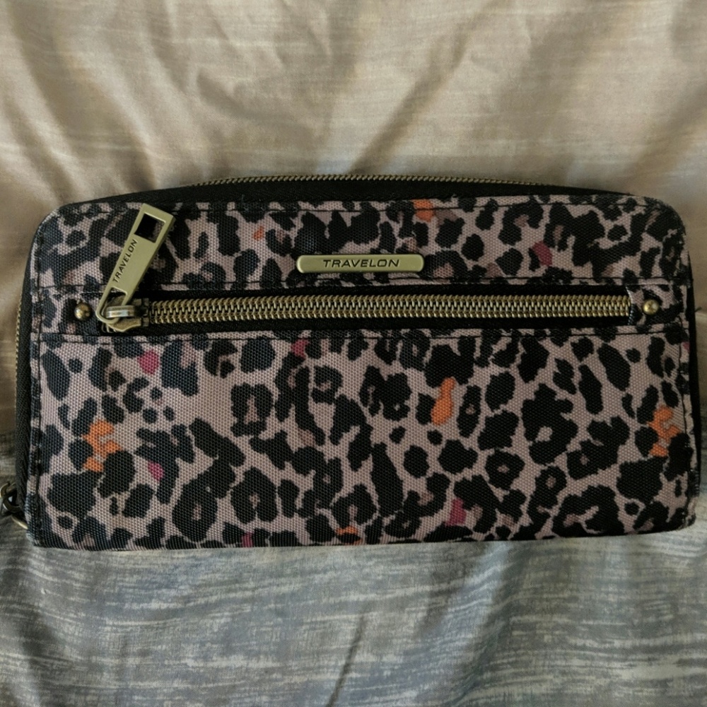 Travelon Leopard wallet